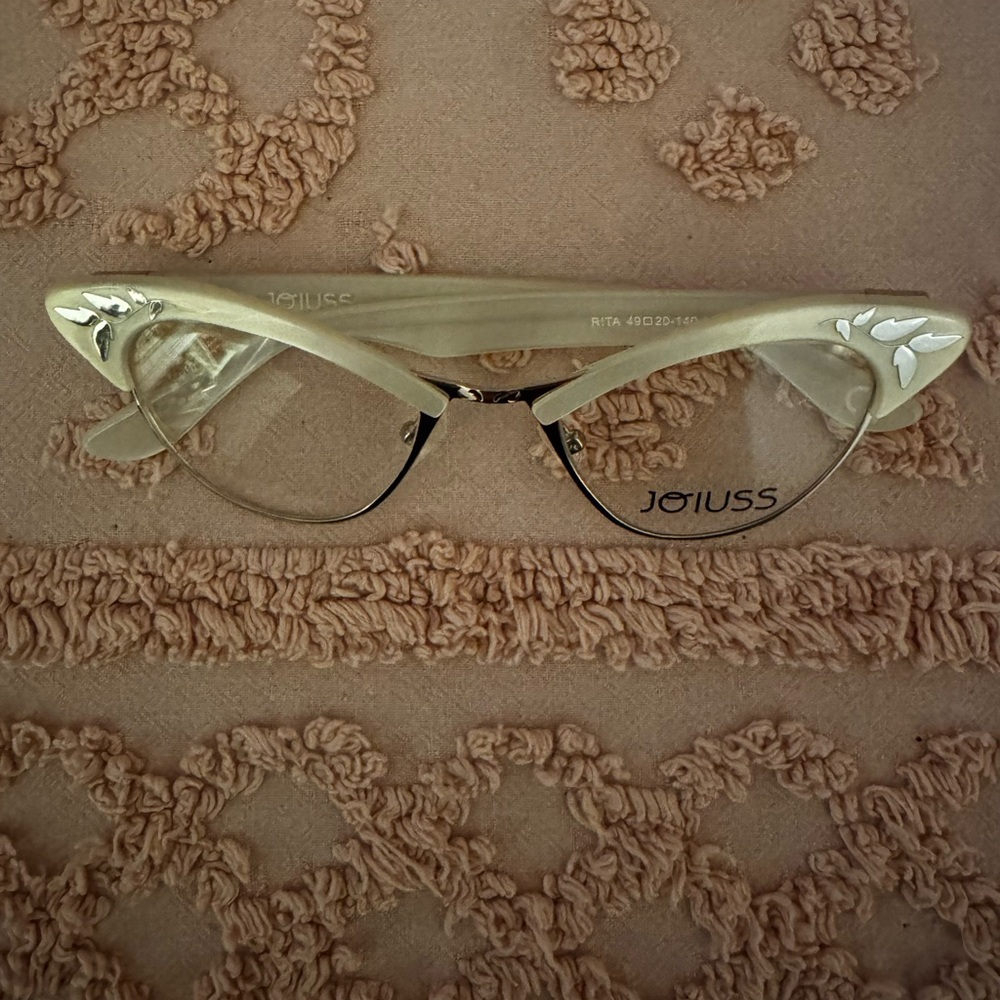 Rita Cat Eye Glasses - Pearlescent White & Silver - Picture 7 of 7
